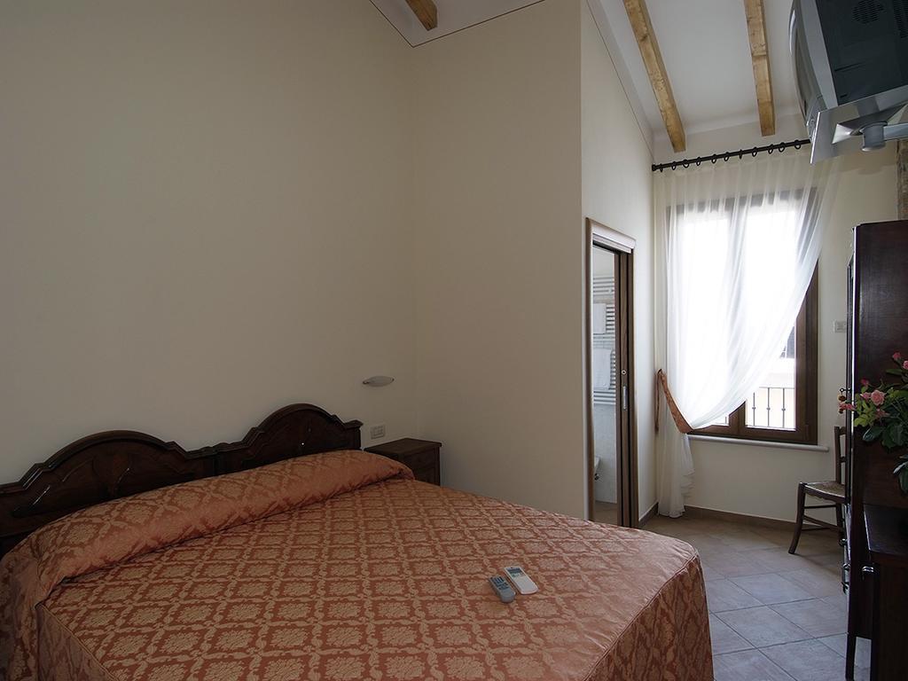 9 Muse Bed And Breakfast Canneto sull'Oglio Bilik gambar