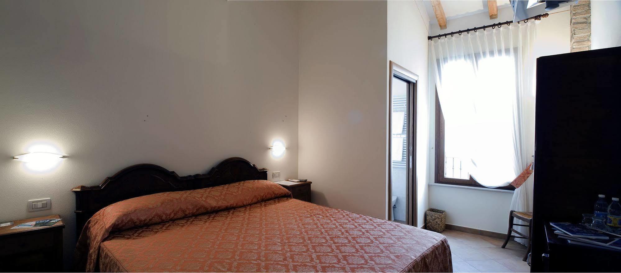 9 Muse Bed And Breakfast Canneto sull'Oglio Luaran gambar